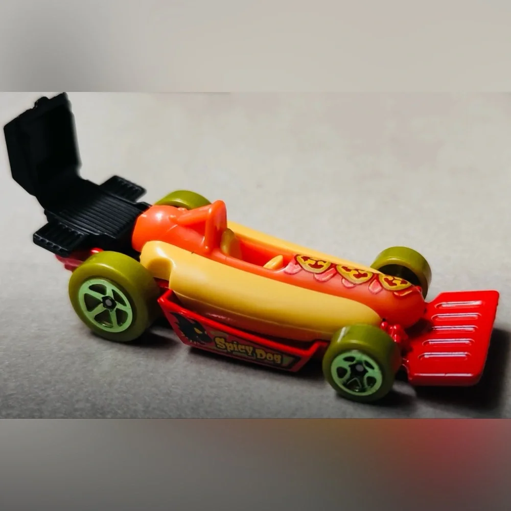 Hot Wheels Street Wiener “Spicy Dog” 85/250 – 2025 Fast Foodie 1/5